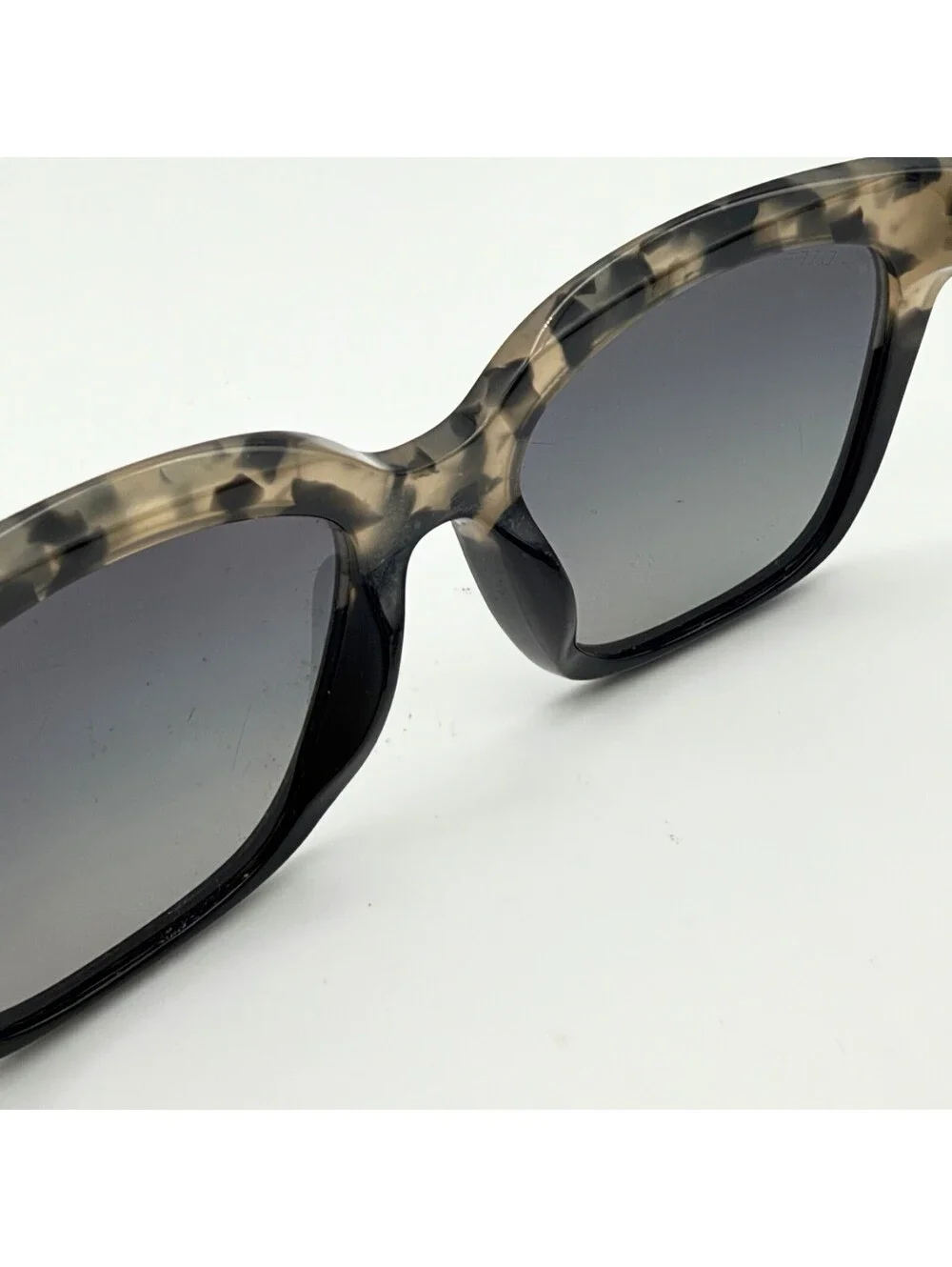 DIFF Bella Polarized Square Sunglasses Black Tortoise Gray Womens GF-GG10P